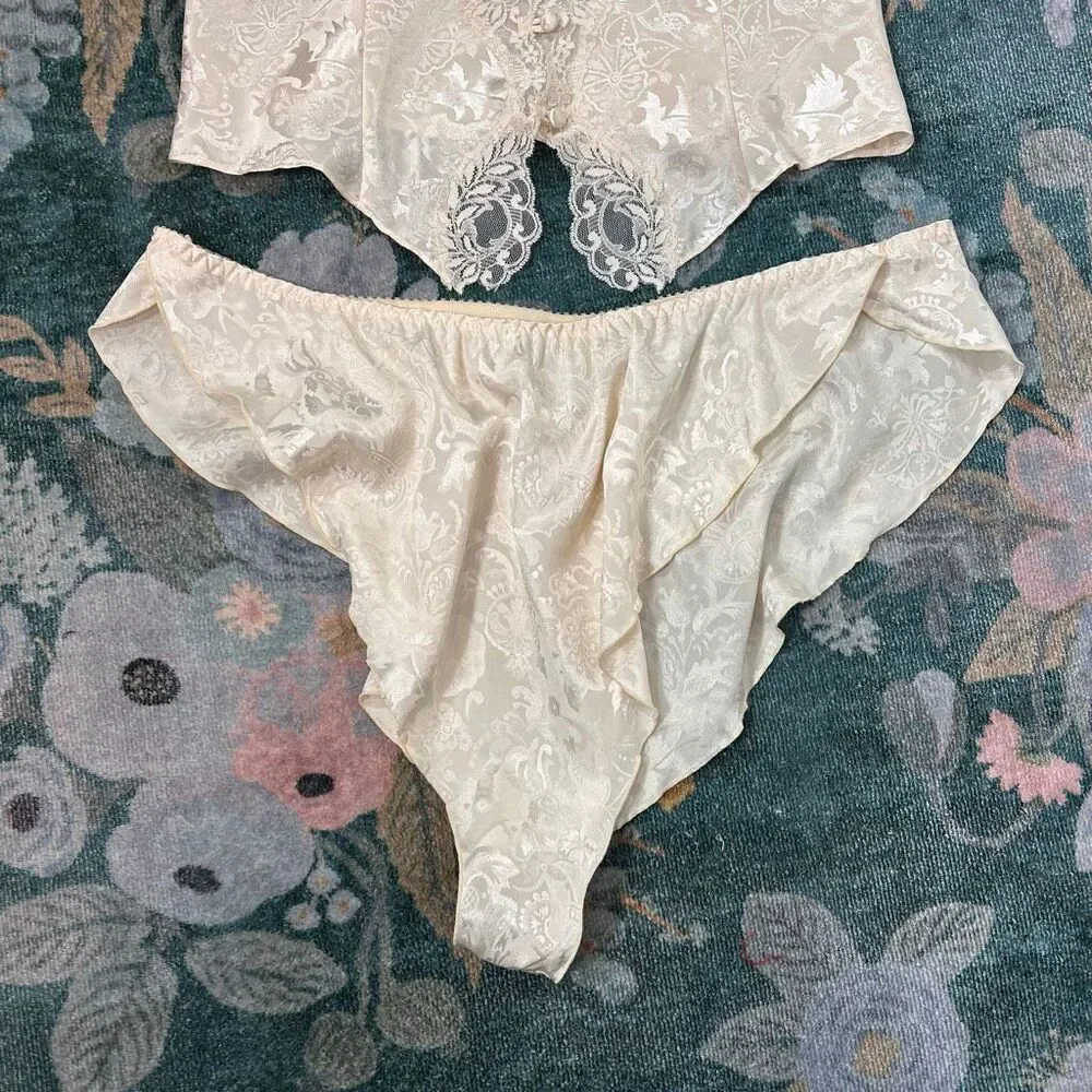 Victoria's Secret Gold Label Lingerie Pajama Set Womens Medium Cream Floral 2 Pc - Picture 12 of 16
